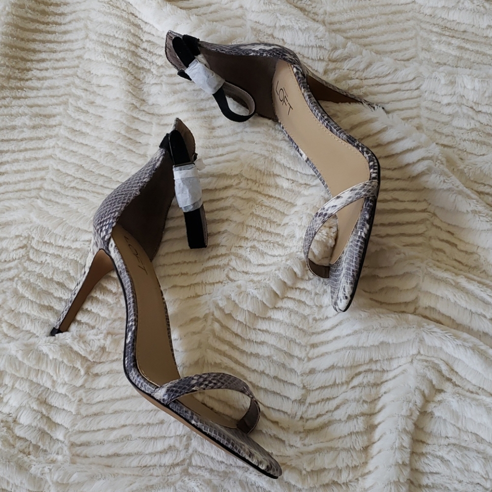2 for $30🍓LOFT Leather Heels